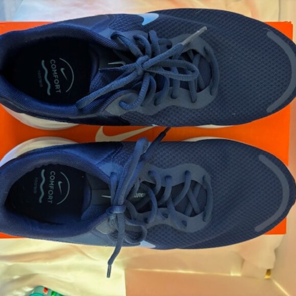 Nike Revolution 7 WIDE Unisex Running Shoe Blue New in Box Men 9.5 Woman 11 - Picture 2 of 6